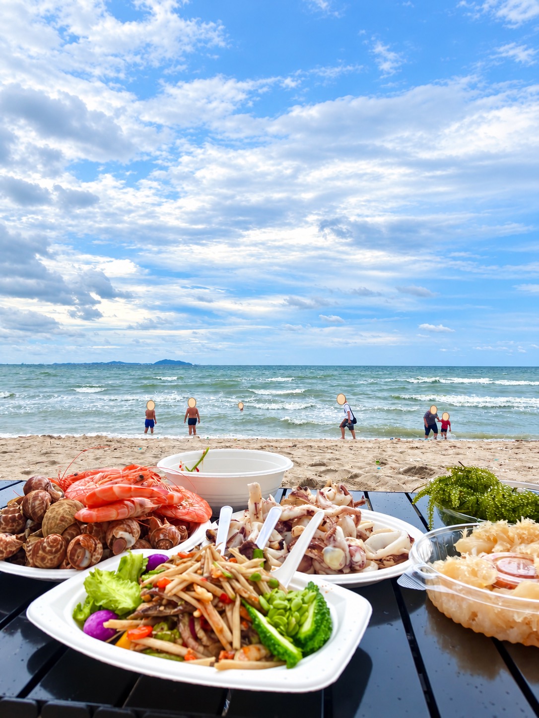 Seafood picnic beside Bang Saen Beach