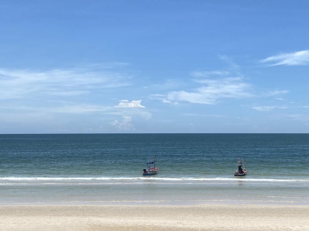 Hua Hin travel guide: Sandy beach and fishing boats