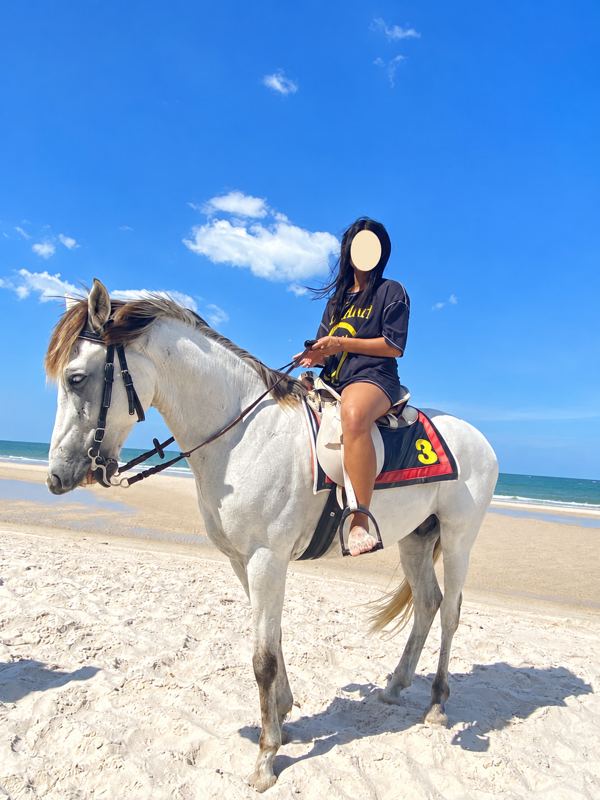 Hua Hin travel guide: Horse riding on the beach