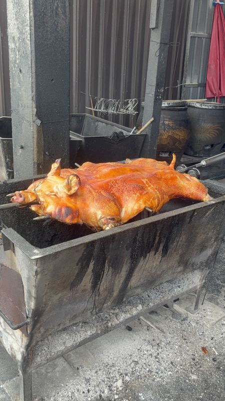 Hua Hin travel guide: Roast suckling pig in Cha-am