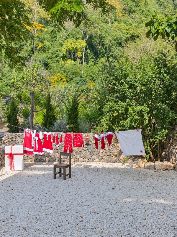 Khao Yai travel guide: Santa clothes on a washing line at Oria Café
