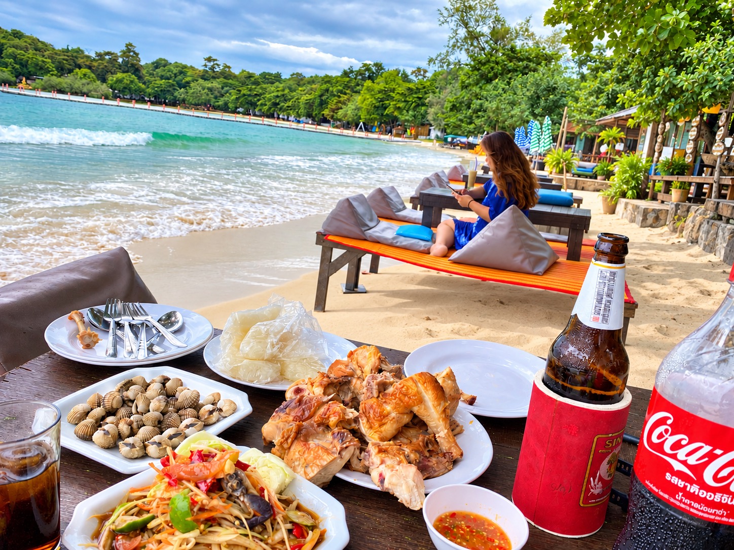 Beachside meal with chicken, shellfish and papaya salad on Koh Samet