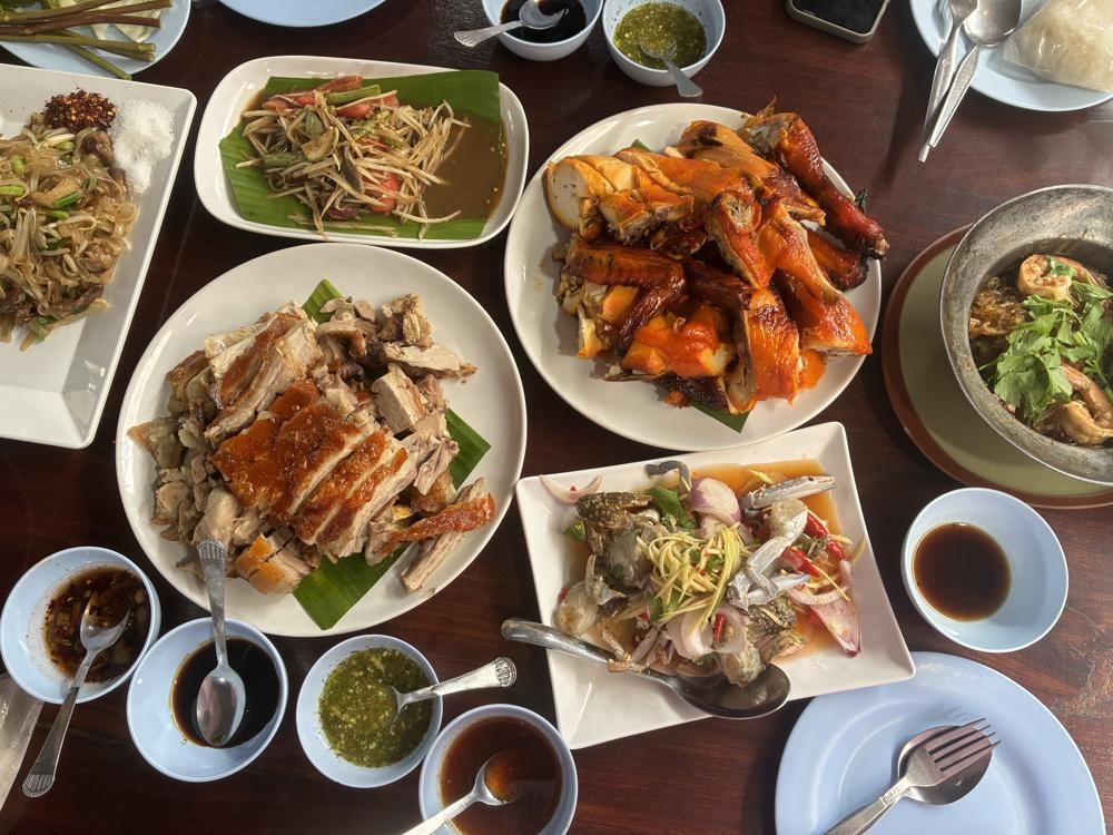 Hua Hin travel guide: Som tam and shared dishes at the suckling pig restaurant in Cha-am